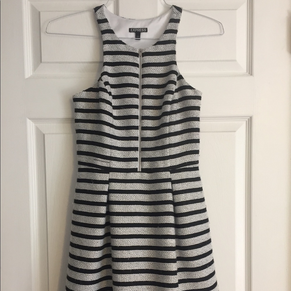 Express black & white zip front mini dress